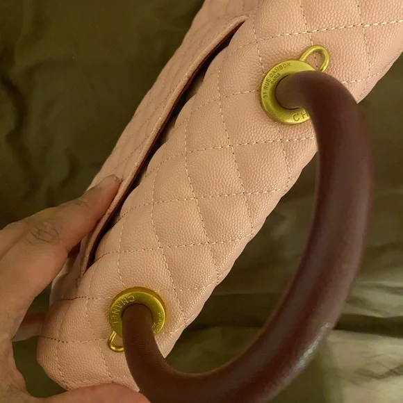 CHANEL Pink Quilted Shoulder Bag with Gold Logo - Picture 7 of 15